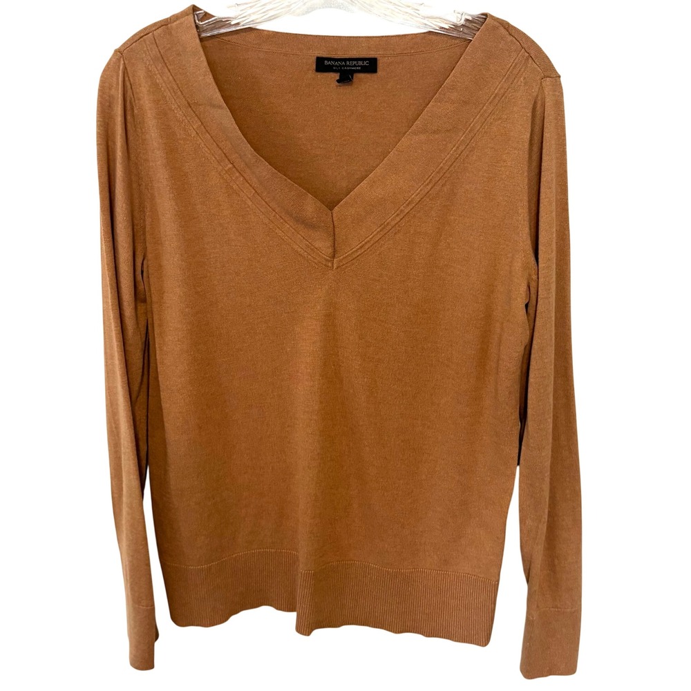 Banana Republic Women's‎ Tan Silk Cashmere V-Neck Sweater in Size M